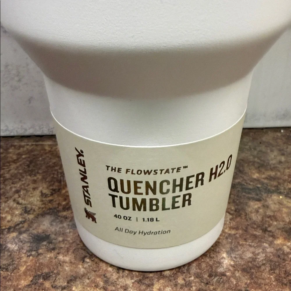 Stanley White Insulated Quencher H2.0 Tumbler with Handle - Picture 5 of 5